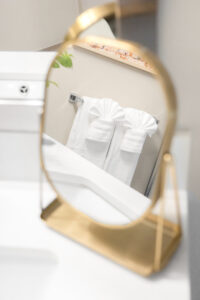 washroom mirror-1